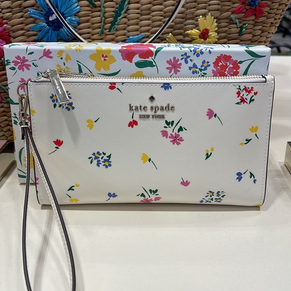 Kate Spade Staci Garden Bouquet Boxed Zip Wristlet
Cream Multi - Picture 8 of 16